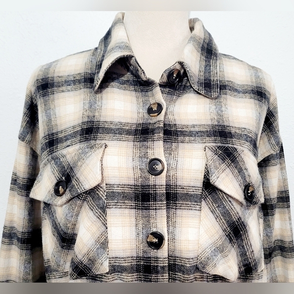 E & M Women’s Plaid Button-Down Shacket – 100% Cotton – Size Small - Picture 4 of 13